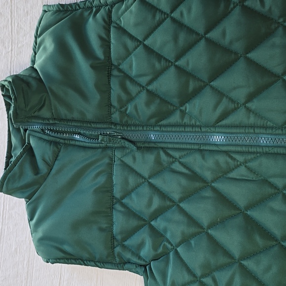 Crown & Ivory Quilted Vest | Forest Green | Diamond Stitch | Boys Size M - Picture 2 of 11